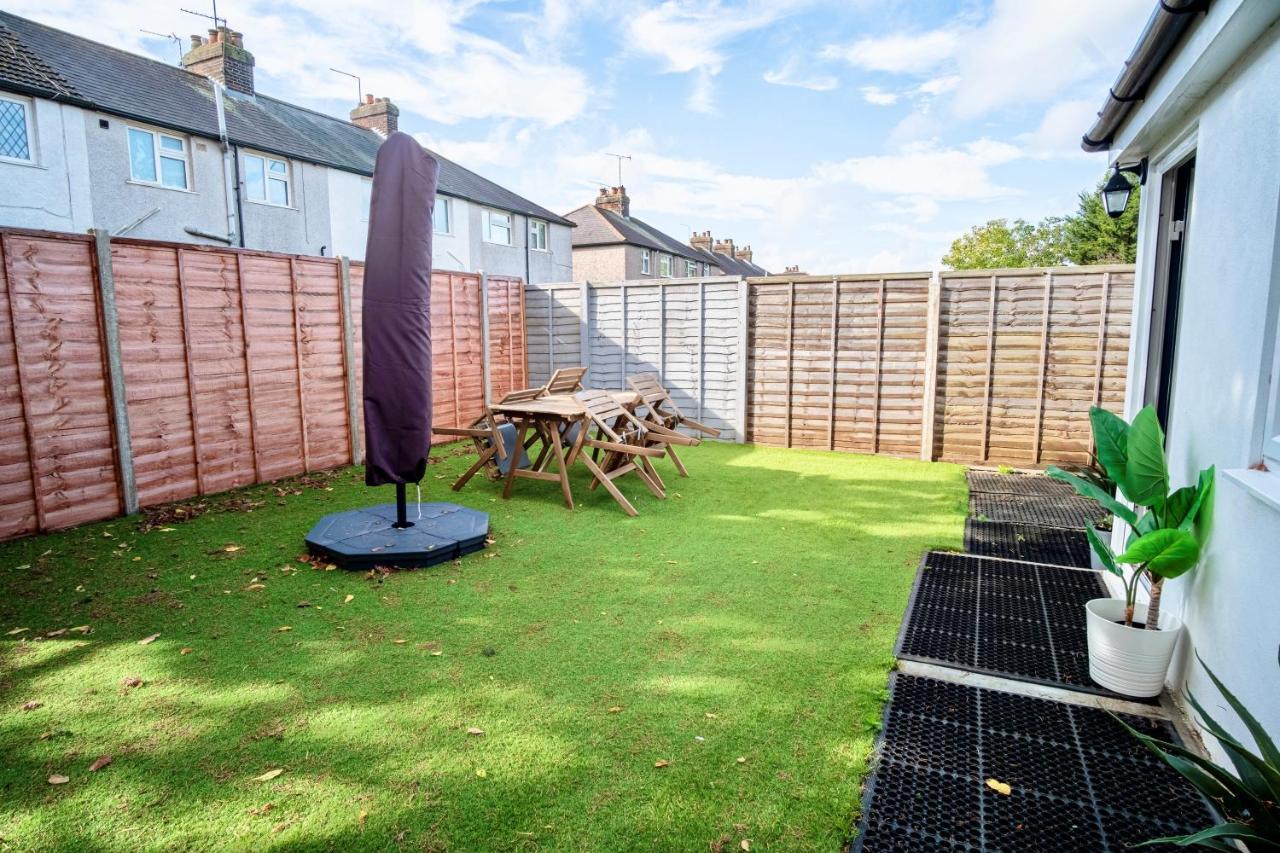 Little Garden View Apartment St Albans Bagian luar foto